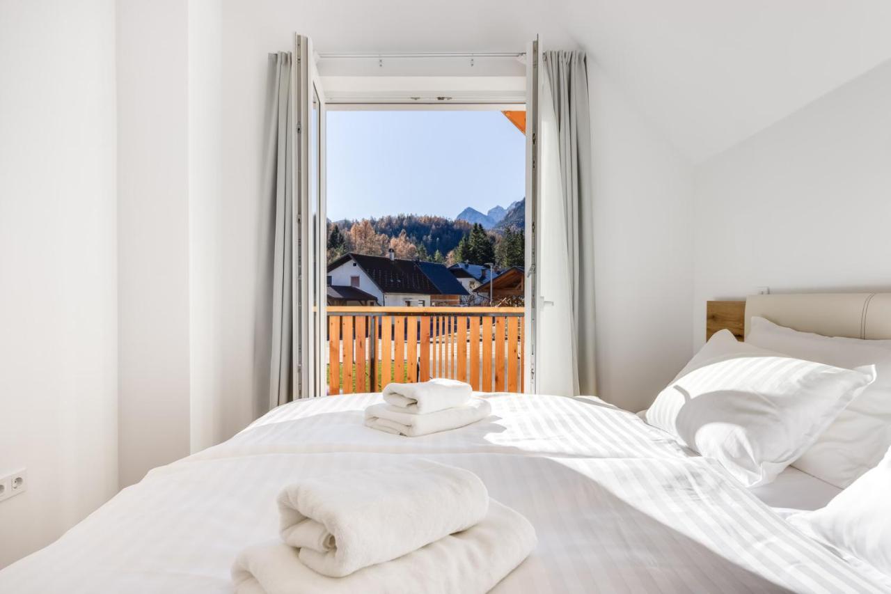 Chic Apartments With Balcony And Spa In Mojstrana Eksteriør billede