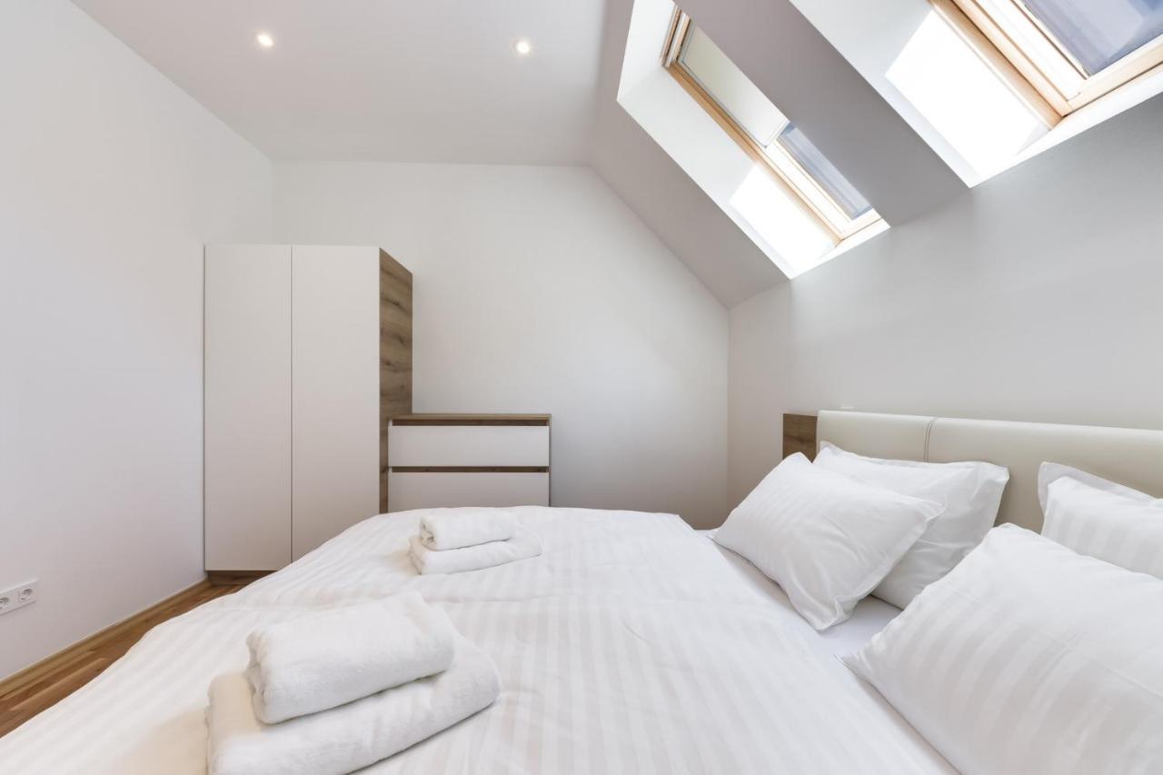 Chic Apartments With Balcony And Spa In Mojstrana Eksteriør billede
