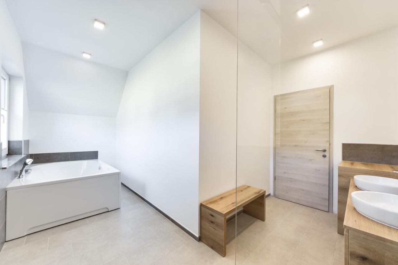 Chic Apartments With Balcony And Spa In Mojstrana Eksteriør billede