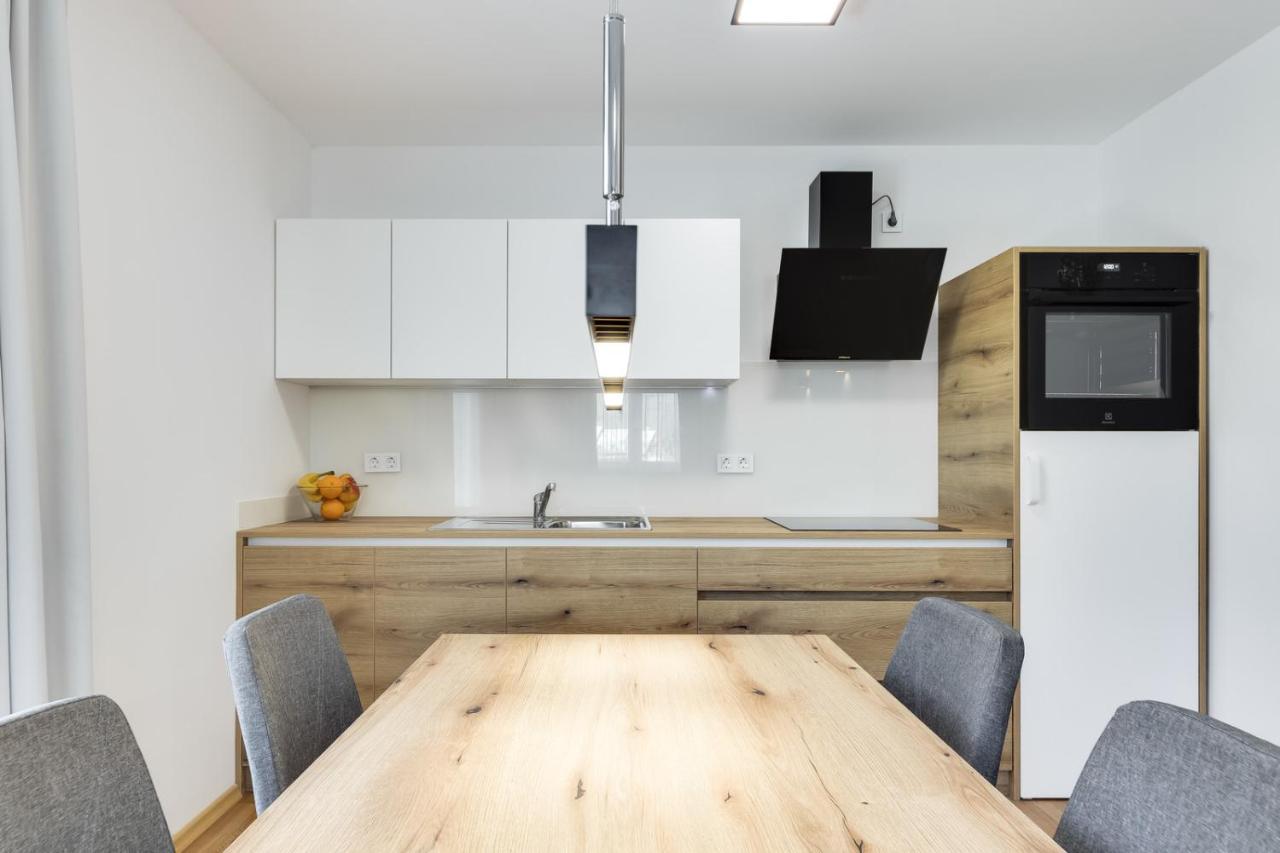Chic Apartments With Balcony And Spa In Mojstrana Eksteriør billede