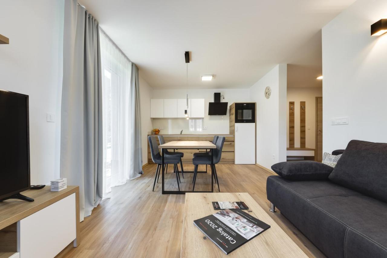 Chic Apartments With Balcony And Spa In Mojstrana Eksteriør billede