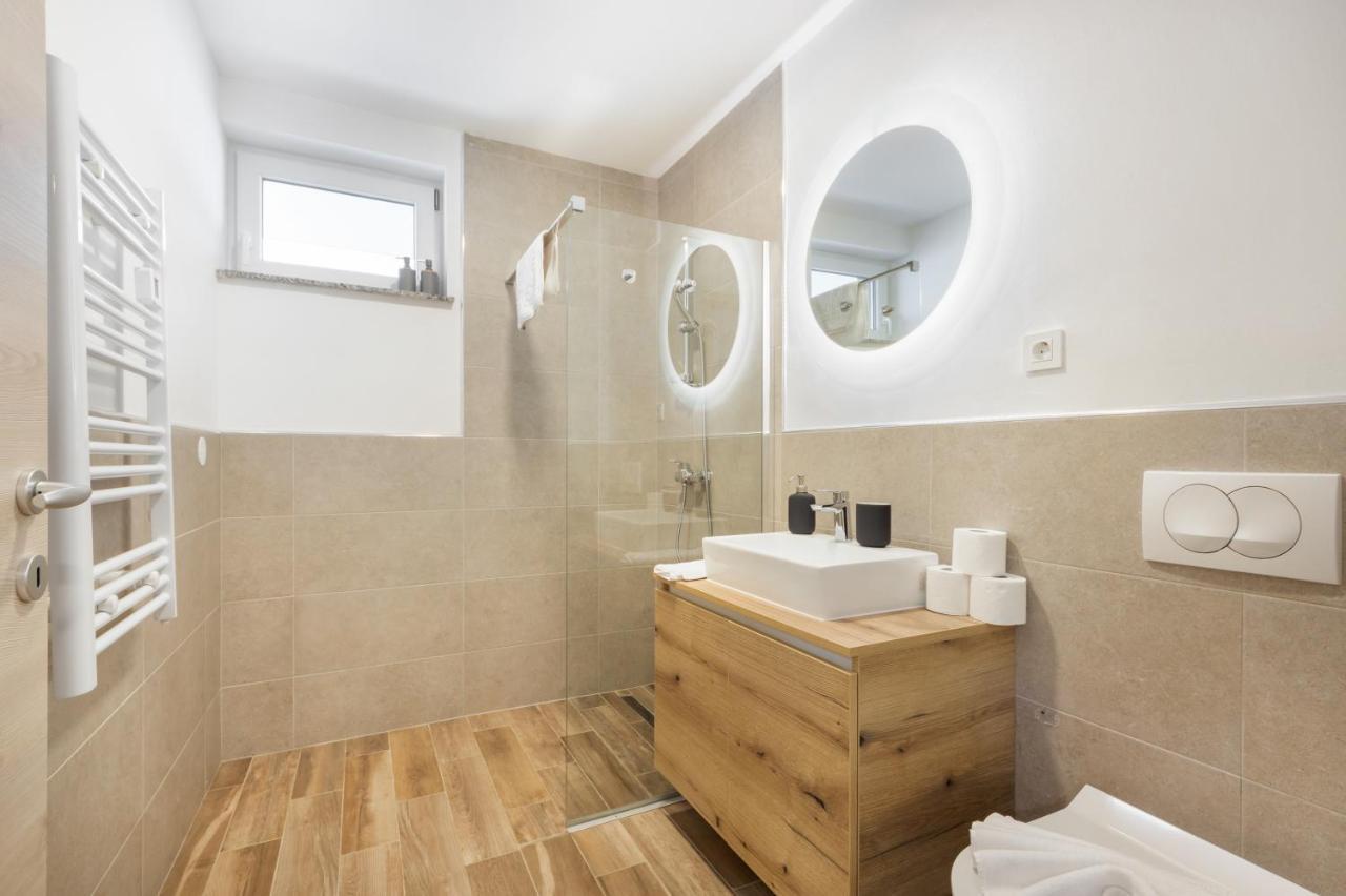 Chic Apartments With Balcony And Spa In Mojstrana Eksteriør billede
